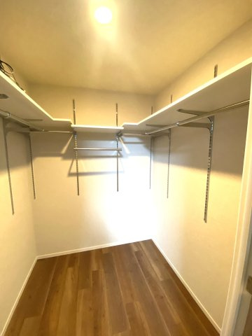 プラウド水戸三の丸の洋室|たっぷりの収納のある洋室のウォークインクローゼット！お布団や、お子様のおもちゃまでスッキリ片付きます。