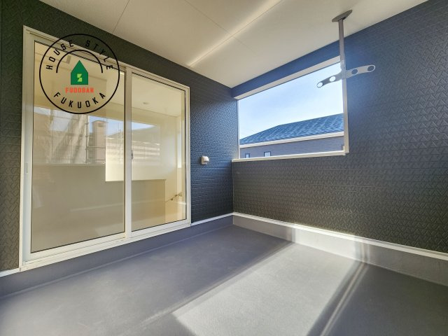 糸島市二丈深江第3-7棟（3号棟）の外観：施工例|バルコニーに自分のこだわりをもたせる。120％自由自在のバルコニー。もちろんお洗濯物を干す、ゴミを一時保管するなどもおまかせください。バルコニーを多目的スペースとして考えてみましょう。