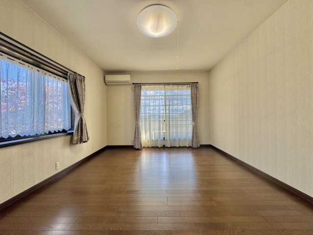 下妻市大園木中古戸建の洋室