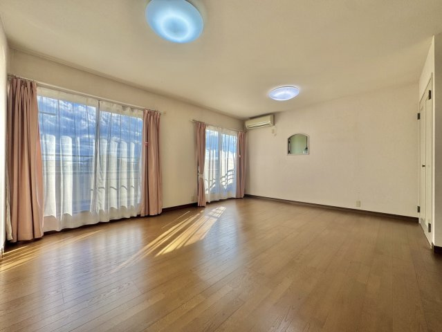 下妻市大園木中古戸建の洋室