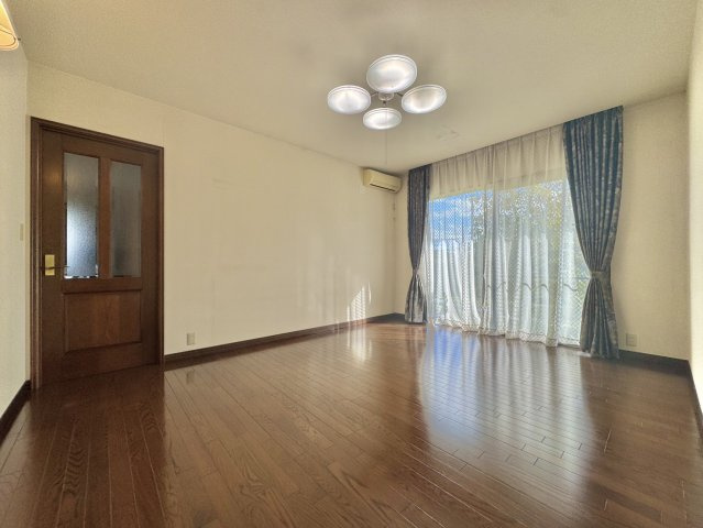 下妻市大園木中古戸建の洋室