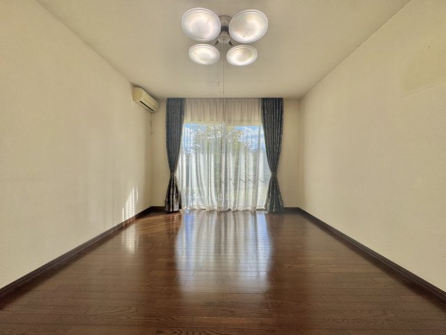 下妻市大園木中古戸建の洋室