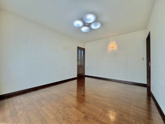 下妻市大園木中古戸建の洋室