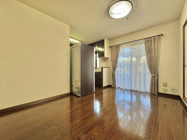 下妻市大園木中古戸建の居間・リビング