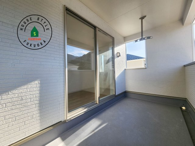 糸島市二丈深江第3-7棟（5号棟）の外観：施工例|バルコニーに自分のこだわりをもたせる。120％自由自在のバルコニー。もちろんお洗濯物を干す、ゴミを一時保管するなどもおまかせください。バルコニーを多目的スペースとして考えてみましょう。