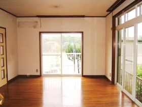 屋敷戸建の居間・リビング