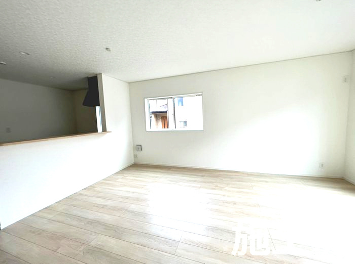 愛川町春日台3丁目新築戸建て　第28-2号棟の居間・リビング|使いやすい居間です