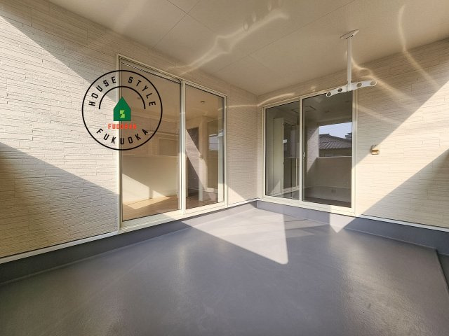 福岡市西区小戸3丁目第9-2棟（2号棟）のバルコニー|バルコニーに自分のこだわりをもたせる。120％自由自在のバルコニー。もちろんお洗濯物を干す、ゴミを一時保管するなどもおまかせください。バルコニーを多目的スペースとして考えてみましょう。