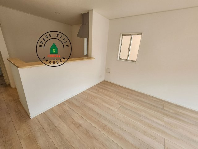 福岡市西区小戸3丁目第9-2棟（2号棟）のダイニング|ダイニングとリビングのメリハリが付けやすい空間設計になっています。