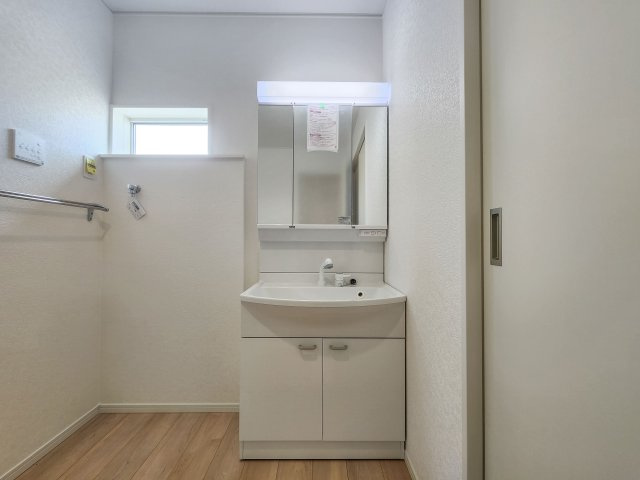 福岡市西区今宿1丁目第4-2棟（1号棟）の独立洗面台|洗面所は小さなプライベートスペース。歯磨き、洗顔と毎日施す個人空間。