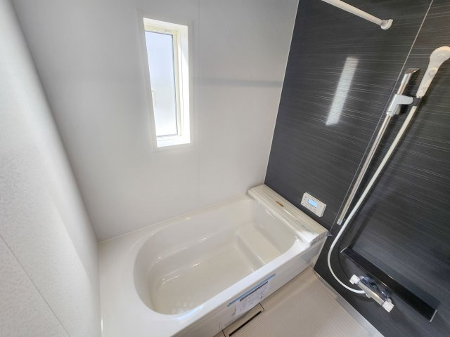 福岡市西区今宿1丁目第4-2棟（1号棟）の浴室|浴室は一日の疲れを癒す場所だから、家族みんながゆったりできる快適設計。追い炊き機能付きオートバス。安定した温度で、いつでも快適に入浴できます。