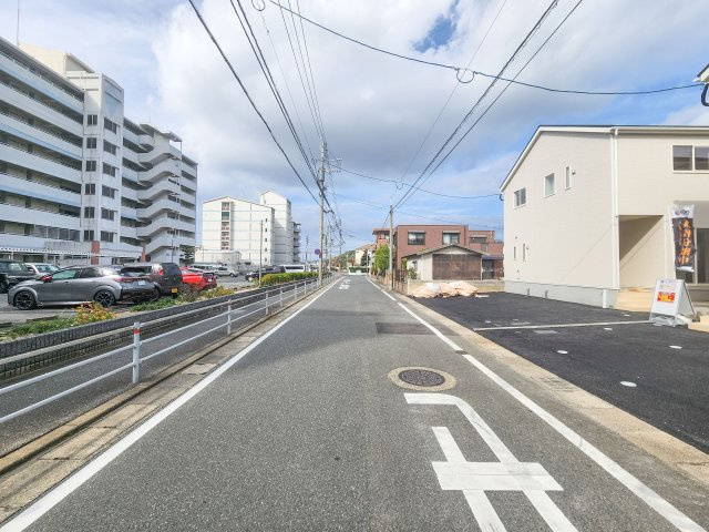 福岡市西区今宿1丁目第4-2棟（1号棟）の前面道路含む現地写真|前面道路です。
