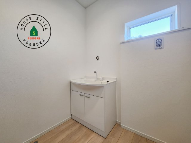 糸島市二丈深江第3-7棟（4号棟）の独立洗面台|洗面所は小さなプライベートスペース。歯磨き、洗顔と毎日施す個人空間。