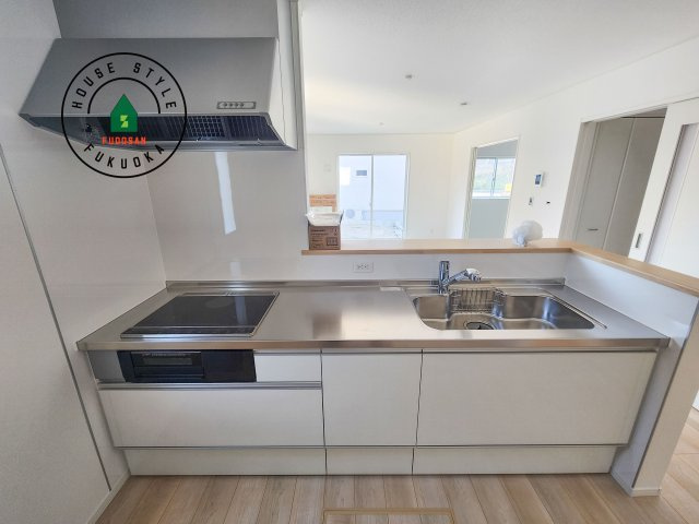 糸島市二丈深江第3-7棟（4号棟）のキッチン|忙しい朝でも家族揃って食事をしたいゆとりあるダイニングスペース。