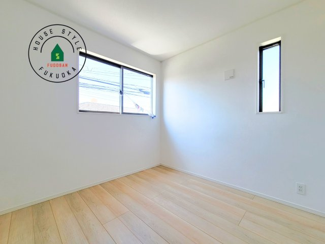 糸島市二丈深江第3-7棟（5号棟）の内観：施工例|和室を上手に活用すると暮らし方の幅が広がります。例えば普段は開け放して、子供の小さいうちはお昼寝や遊びのスペースに。畳はソフトなので転んでもケガをしにくく安心です