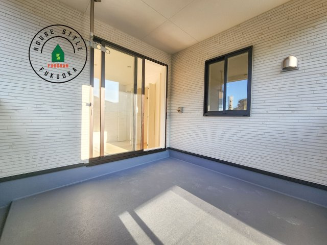 糸島市二丈深江第3-7棟（1号棟）の外観：施工例|バルコニーに自分のこだわりをもたせる。120％自由自在のバルコニー。もちろんお洗濯物を干す、ゴミを一時保管するなどもおまかせください。バルコニーを多目的スペースとして考えてみましょう。