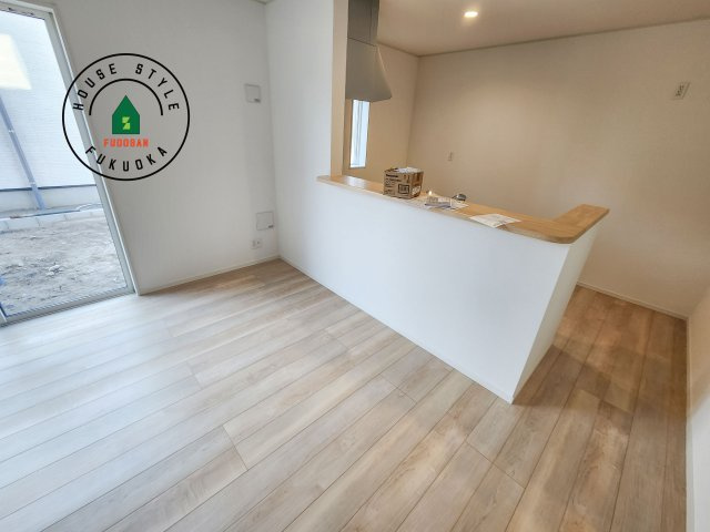 糸島市二丈深江第3-7棟（2号棟）の内観：施工例|ダイニングとリビングのメリハリが付けやすい空間設計になっています。