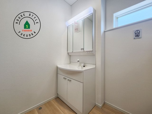 糸島市二丈深江第3-7棟（3号棟）の独立洗面台|洗面所は小さなプライベートスペース。歯磨き、洗顔と毎日施す個人空間。