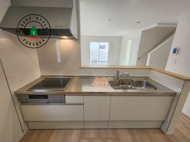 福岡市西区今宿1丁目第4-2棟（1号棟）の内観：施工例|忙しい朝でも家族揃って食事をしたいゆとりあるダイニングスペース。