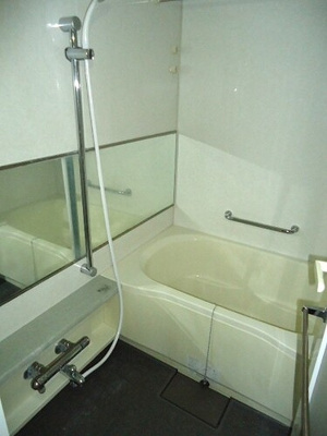 【浴室】 | クオリア恵比寿イースト | 浴室　※2016年7月撮影