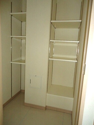 【その他】 | クオリア恵比寿イースト | シューズクロゼット　※2016年7月撮影