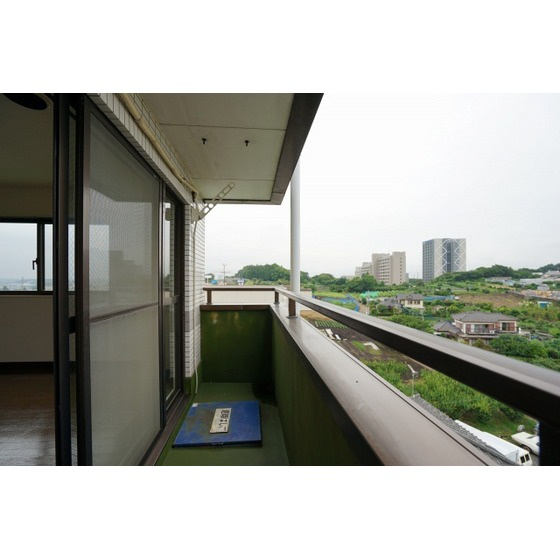 グリーンヒルズすずかけ台のバルコニー|洗濯物干せます