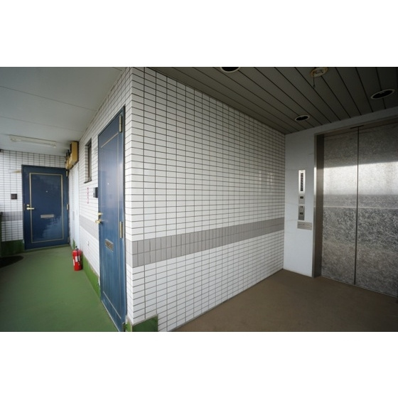 グリーンヒルズすずかけ台の外観|エレベーターホール