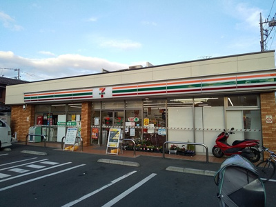 セブンイレブン世田谷中央病院前店まで180ｍ