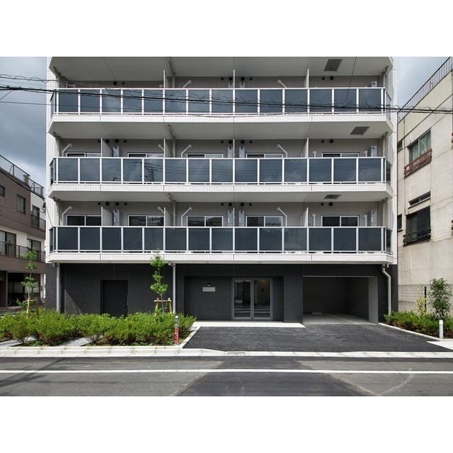 クオリタス浅草のエントランス