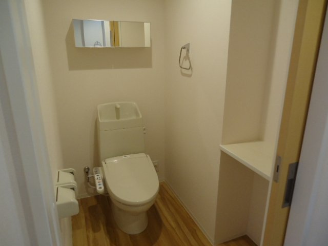 アヴァンス エバー 中三国ヶ丘のトイレ|シャワー付トイレ