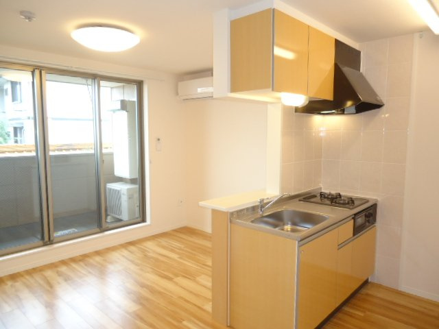 アヴァンス エバー 中三国ヶ丘の居間・リビング|リビング