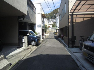【前面道路含む現地写真】