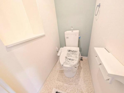 【トイレ】 | アグラード堺 | 節水型でエコなトイレには、今では当たり前のウォシュレット付き。便座を温める機能もついていて、居心地良くてトイレから出られなくなるかも！