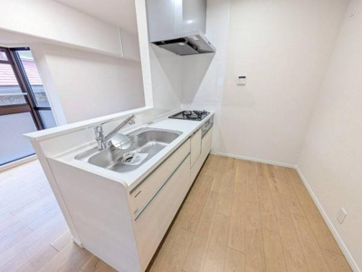 【キッチン】 | アグラード堺 | ご家族みんなで調理ができる位のスペースを実現したキッチン空間となっております。みんなで作った料理を召し上がりながらの会話は至福のひとときになるはずです♪