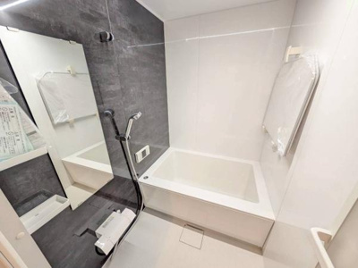 【浴室】 | アグラード堺 | アクセントパネルで落ち着きのある雰囲気を演出♪毎日の疲れを癒やすバスタイムを。追い炊き機能付き！