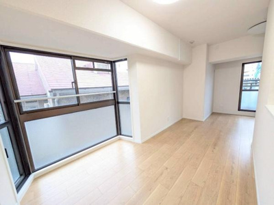 【居間・リビング】 | アグラード堺 | ここにはみんなが集い、食事と楽しい会話が始まる。話に夢中になりすぎて、ついつい時を忘れてしまう。そんな束の間の幸せを感じさせてくれる場所。