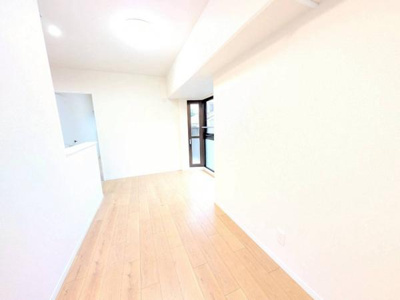 【居間・リビング】 | アグラード堺 | 14.6帖のリビングダイニング。リビングは家族のオアシスへ
毎日家族が笑顔で生活する空間であるリビング。
