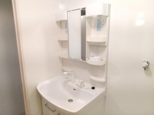 クロスローズの洗面所