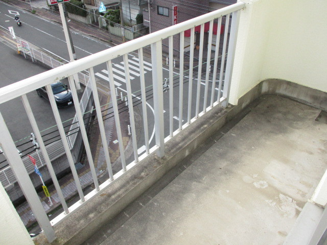 第2岡田マンションのバルコニー