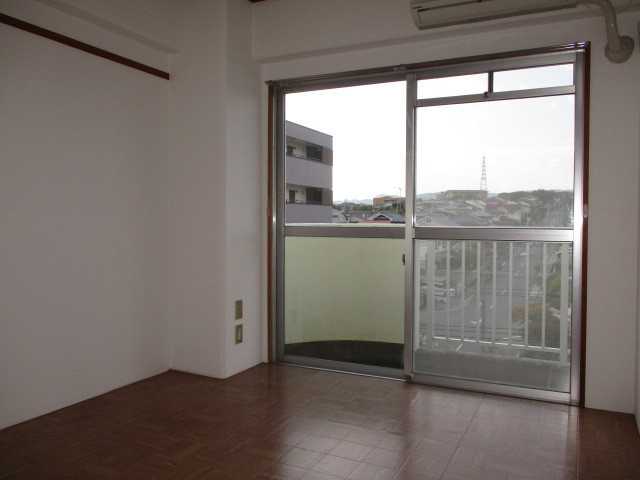 第2岡田マンションの居間・リビング