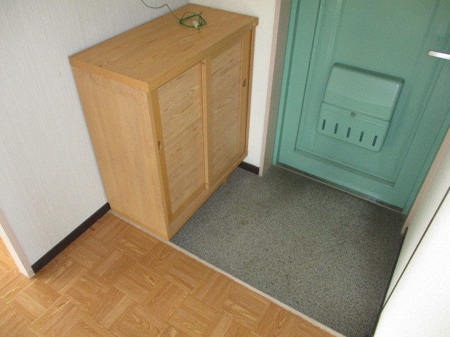 第2岡田マンションの玄関