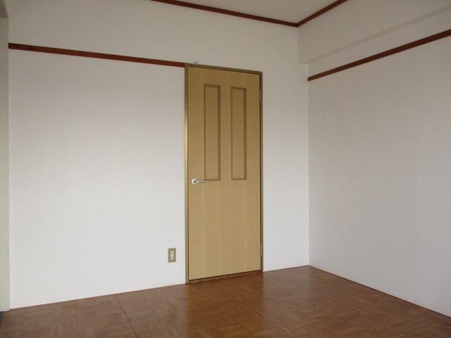 第2岡田マンションの居間・リビング