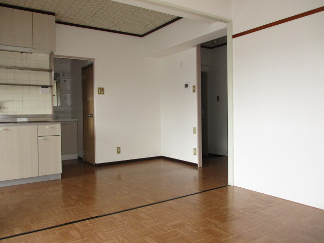 第2岡田マンションの居間・リビング