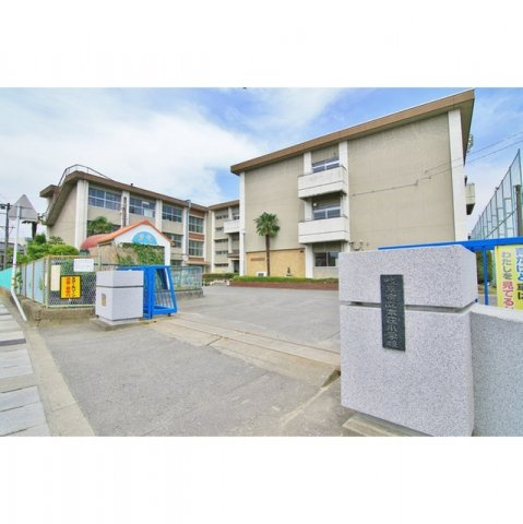 岐阜市早苗町７丁目の駐車場の周辺|本荘小学校