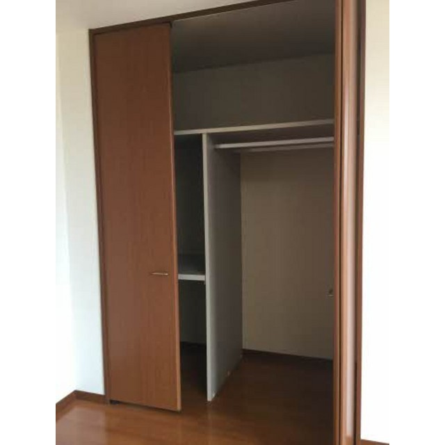 岐阜市鏡島西２丁目のアパートの収納
