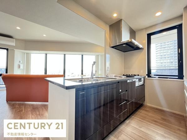 【キッチン】 | ザ・ファインタワーウエストコースト | リビングを見渡すことのできるオープンキッチン！収納も多くキッチン用品をたくさん入れることができとても便利です！