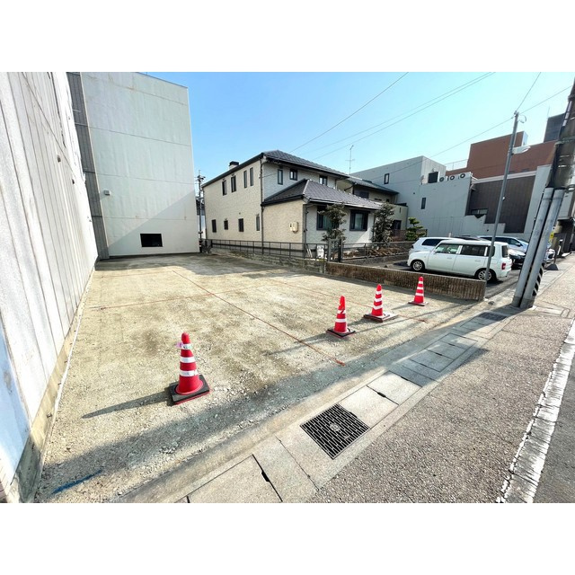 岐阜市加納北広江町の駐車場の駐車場