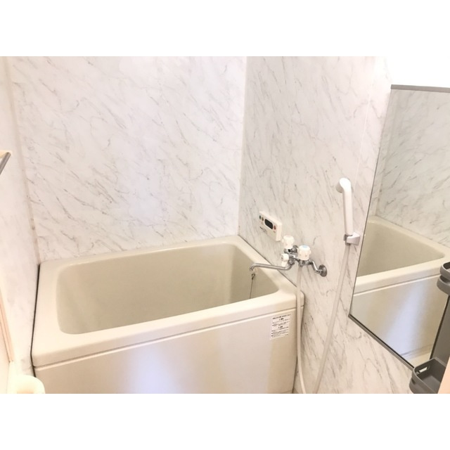 雅　‘MIYABI’の浴室