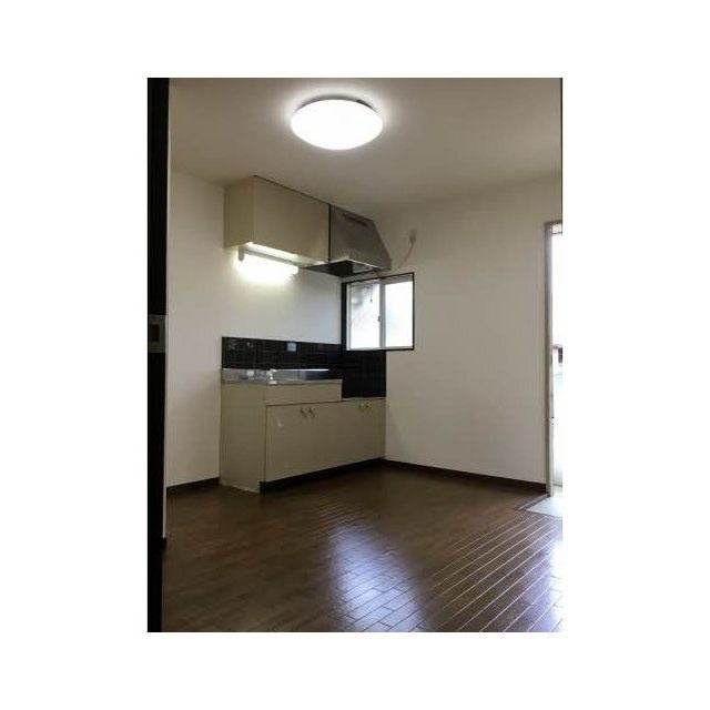 岐阜市日野北１丁目のアパートの居間・リビング