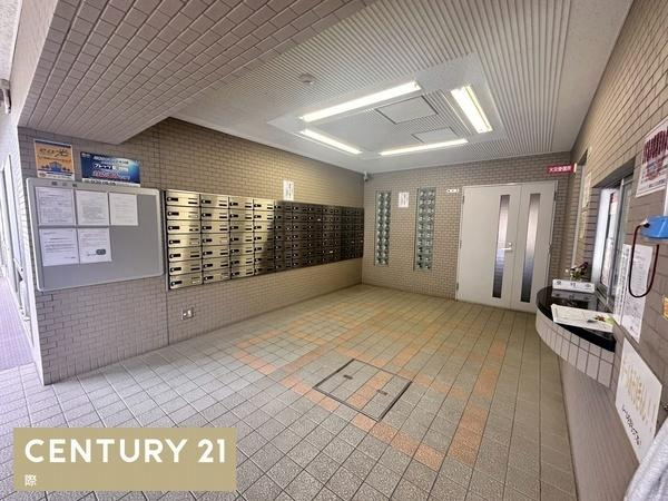 シャルマンフジ橋本三石台のエントランス